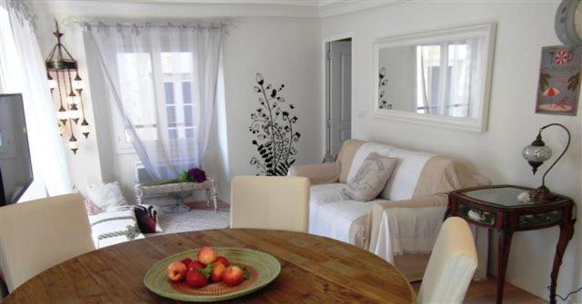 Apartmán Charming Corner Abode With Castle Views Nice Exteriér fotografie